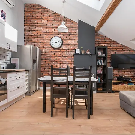 Przytulny Loft W Uroczej Okolicy Apartamento *